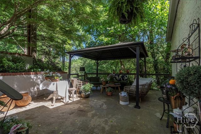 585 White Circle 402, Athens, GA 30605