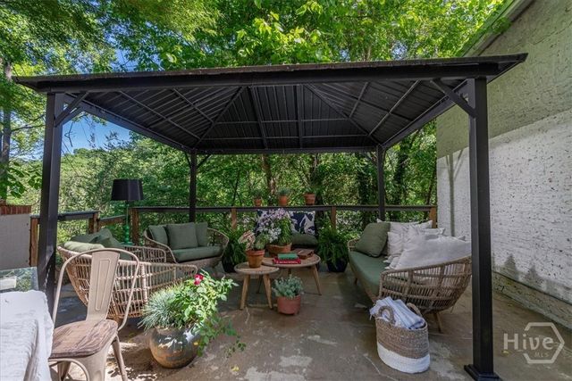 585 White Circle 402, Athens, GA 30605