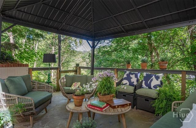 585 White Circle 402, Athens, GA 30605