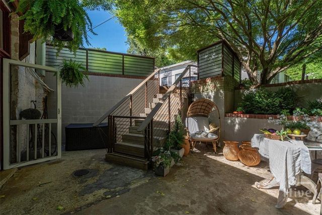 585 White Circle 402, Athens, GA 30605