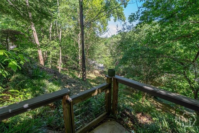 585 White Circle 402, Athens, GA 30605