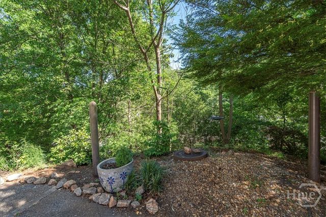 585 White Circle 402, Athens, GA 30605