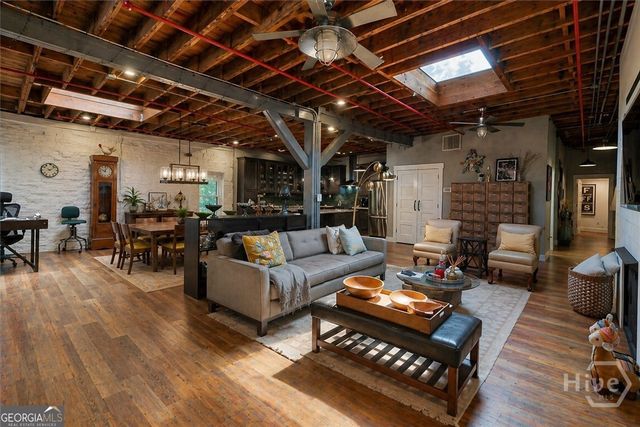 585 White Circle 402, Athens, GA 30605