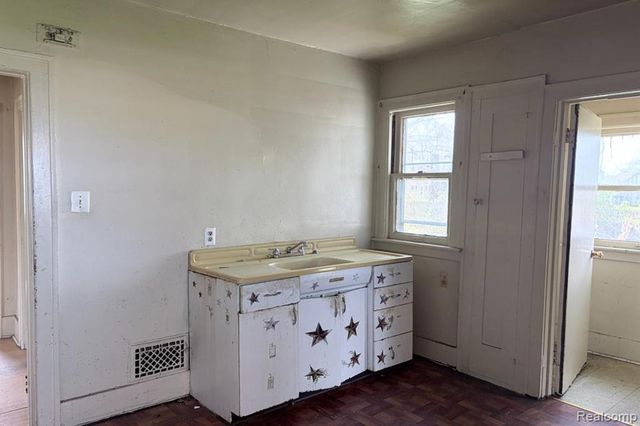 13355 Freeland Street, Detroit, MI 48227