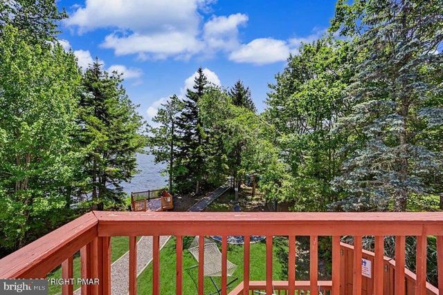 211 NADINE BLVD, Pocono Summit, PA 18346