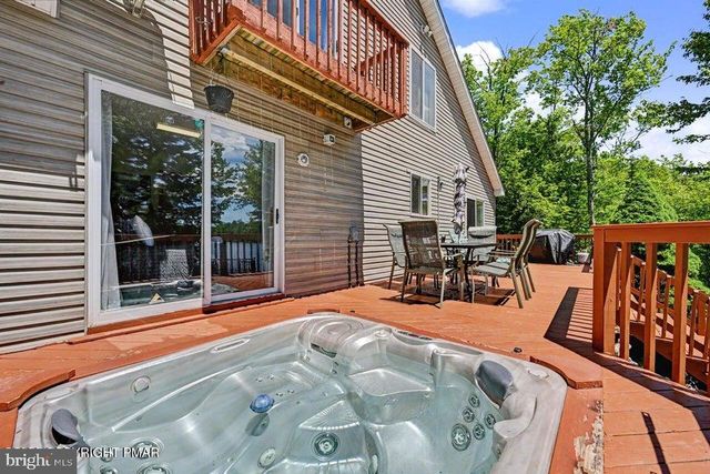 211 NADINE BLVD, Pocono Summit, PA 18346