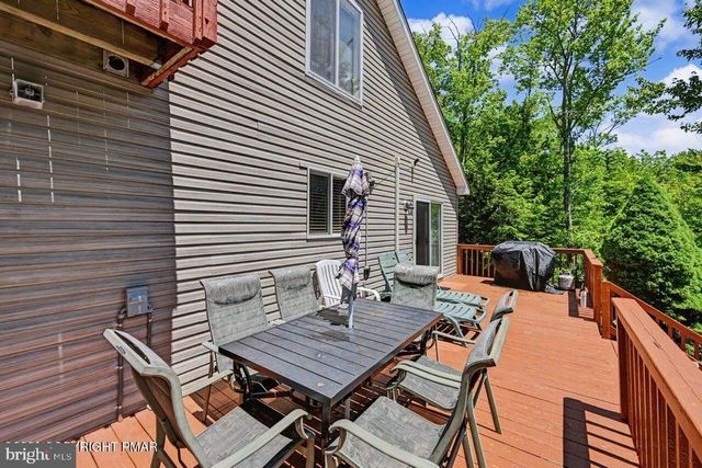 211 NADINE BLVD, Pocono Summit, PA 18346