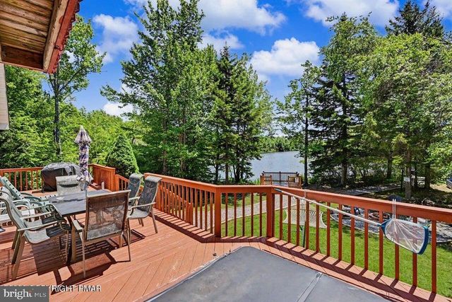 211 NADINE BLVD, Pocono Summit, PA 18346