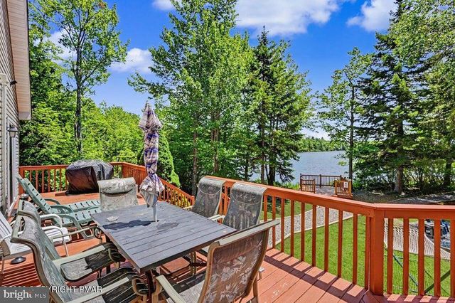 211 NADINE BLVD, Pocono Summit, PA 18346