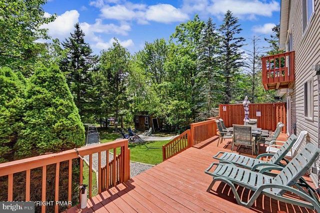 211 NADINE BLVD, Pocono Summit, PA 18346