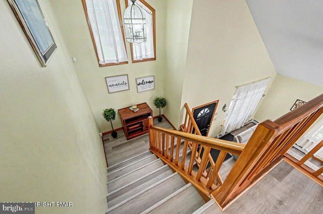 211 NADINE BLVD, Pocono Summit, PA 18346
