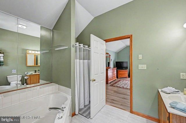211 NADINE BLVD, Pocono Summit, PA 18346