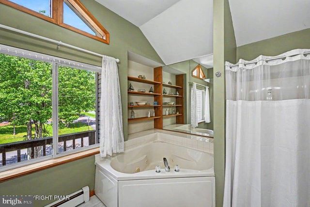 211 NADINE BLVD, Pocono Summit, PA 18346