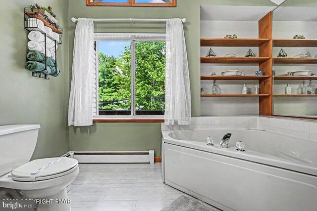 211 NADINE BLVD, Pocono Summit, PA 18346
