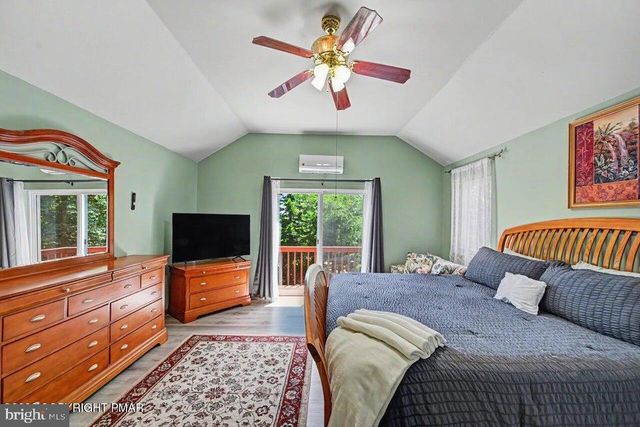 211 NADINE BLVD, Pocono Summit, PA 18346