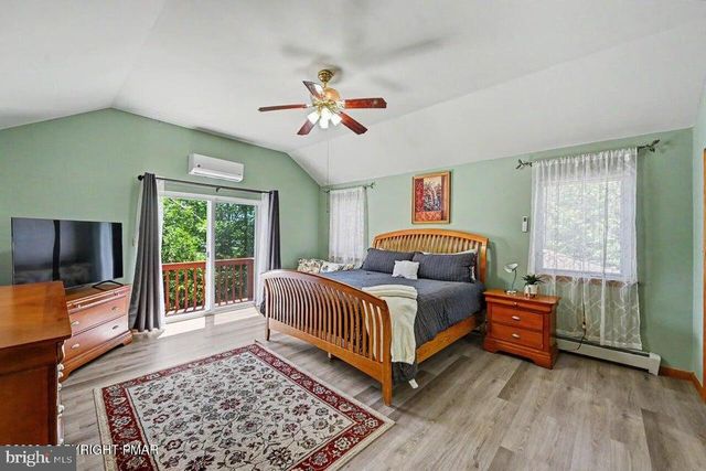 211 NADINE BLVD, Pocono Summit, PA 18346