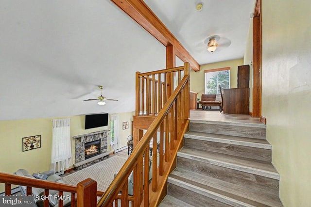 211 NADINE BLVD, Pocono Summit, PA 18346