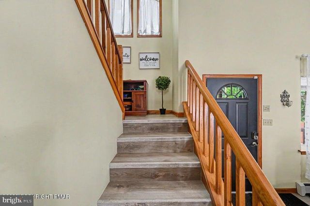 211 NADINE BLVD, Pocono Summit, PA 18346