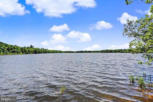 211 NADINE BLVD, Pocono Summit, PA 18346