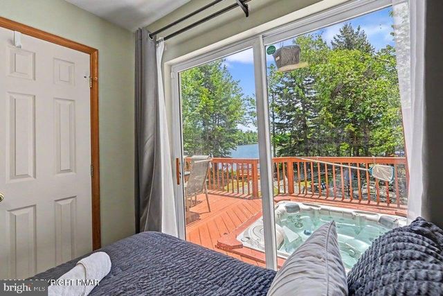 211 NADINE BLVD, Pocono Summit, PA 18346