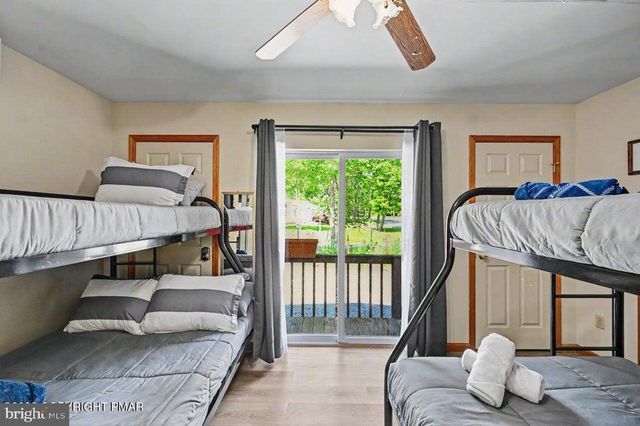 211 NADINE BLVD, Pocono Summit, PA 18346