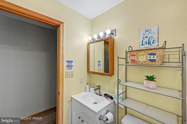 211 NADINE BLVD, Pocono Summit, PA 18346