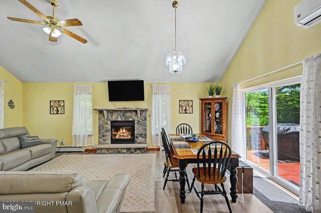 211 NADINE BLVD, Pocono Summit, PA 18346