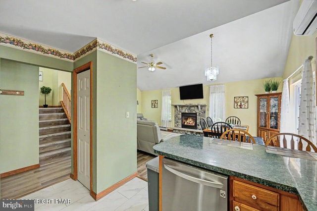 211 NADINE BLVD, Pocono Summit, PA 18346