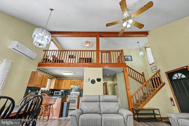 211 NADINE BLVD, Pocono Summit, PA 18346