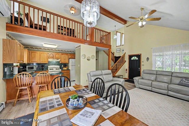211 NADINE BLVD, Pocono Summit, PA 18346