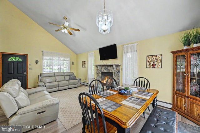 211 NADINE BLVD, Pocono Summit, PA 18346
