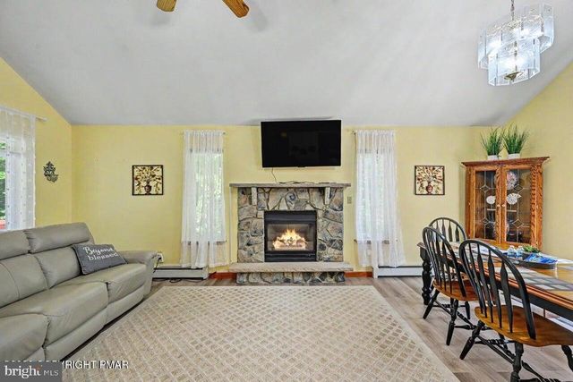211 NADINE BLVD, Pocono Summit, PA 18346