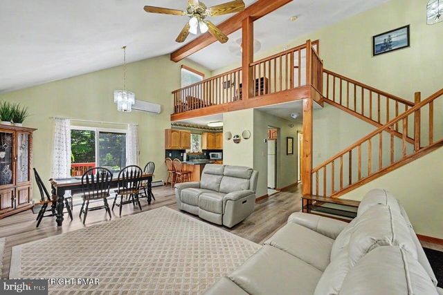 211 NADINE BLVD, Pocono Summit, PA 18346