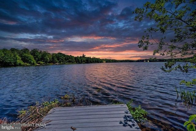 211 NADINE BLVD, Pocono Summit, PA 18346