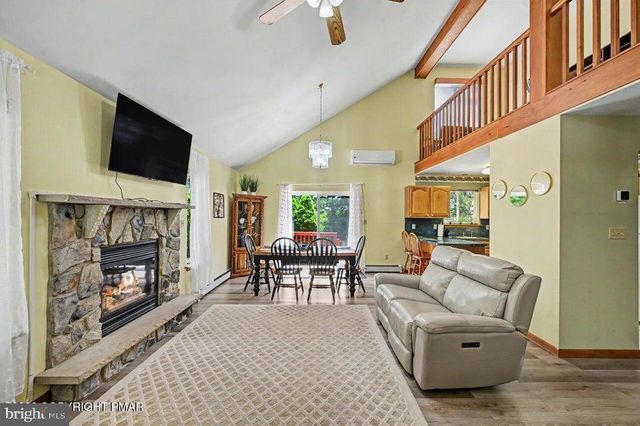 211 NADINE BLVD, Pocono Summit, PA 18346