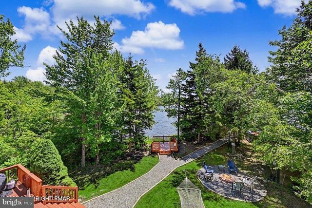 211 NADINE BLVD, Pocono Summit, PA 18346