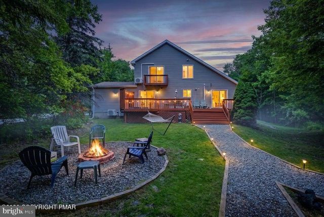 211 NADINE BLVD, Pocono Summit, PA 18346