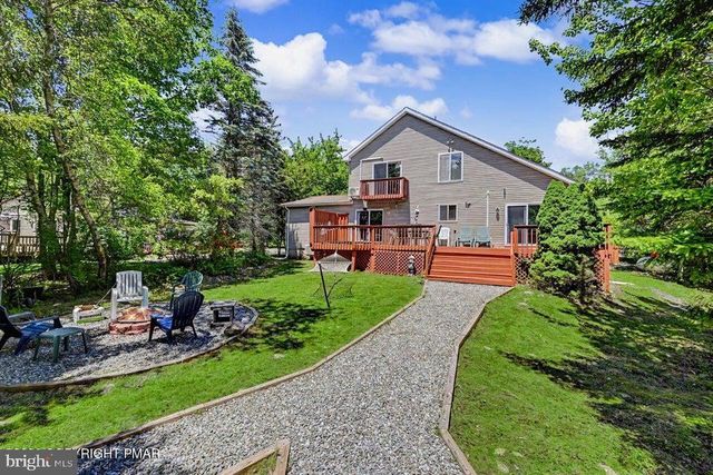 211 NADINE BLVD, Pocono Summit, PA 18346