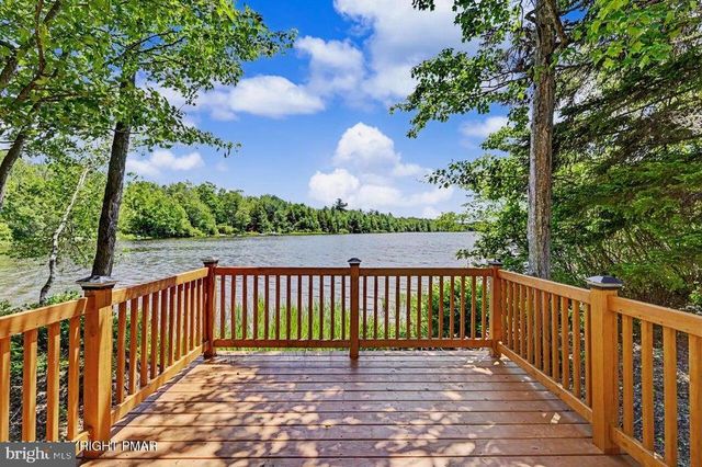 211 NADINE BLVD, Pocono Summit, PA 18346