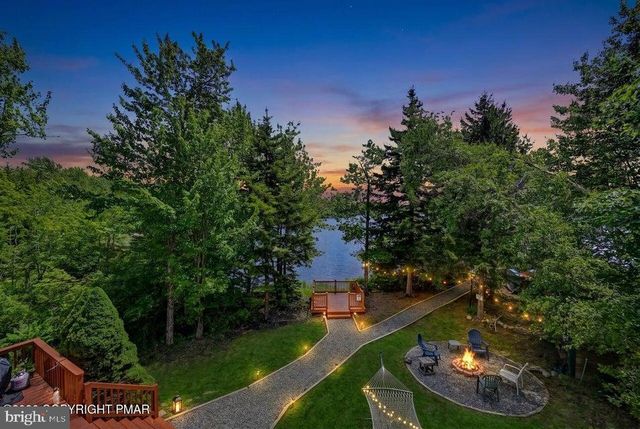 211 NADINE BLVD, Pocono Summit, PA 18346