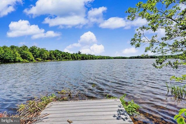 211 NADINE BLVD, Pocono Summit, PA 18346