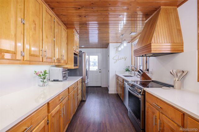 39401 Lakeshore Drive, Harrison Charter Township, MI 48045