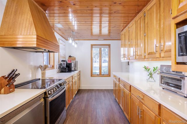 39401 Lakeshore Drive, Harrison Charter Township, MI 48045