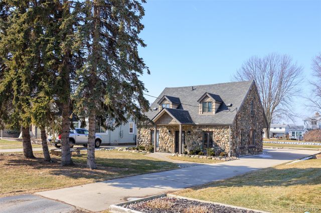 39401 Lakeshore Drive, Harrison Charter Township, MI 48045