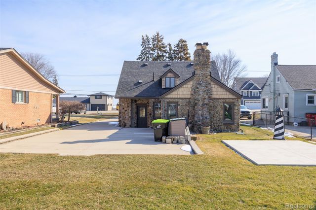 39401 Lakeshore Drive, Harrison Charter Township, MI 48045