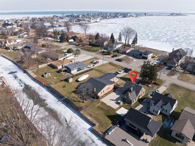 39401 Lakeshore Drive, Harrison Charter Township, MI 48045