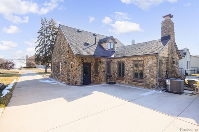 39401 Lakeshore Drive, Harrison Charter Township, MI 48045