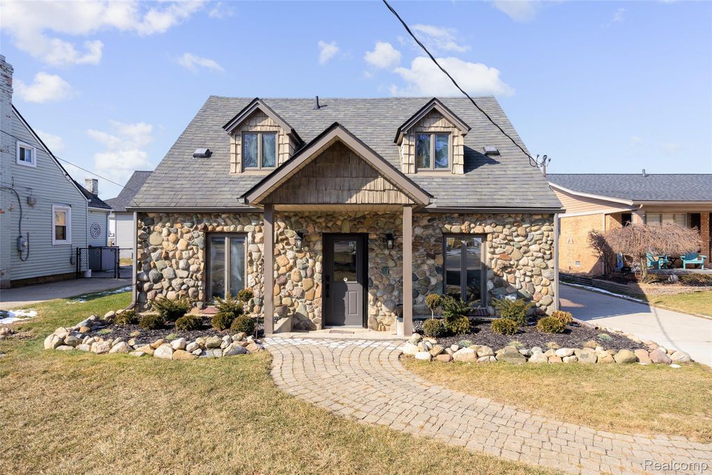 39401 Lakeshore Drive, Harrison Charter Township, MI 48045