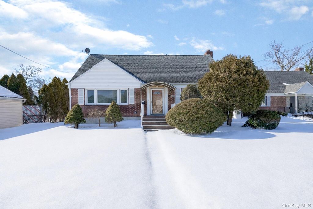 1987 Lakeville Road, New Hyde Park, NY 11040