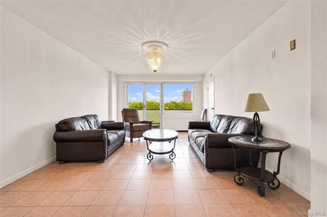 85-15 Main Street 5F, Jamaica, NY 11435